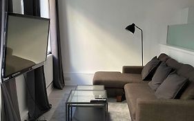 2 Bdrm Contemporary Central London Apartment